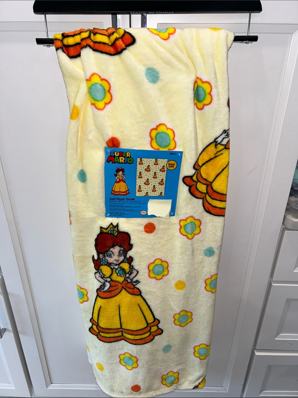 Super Mario Princess Daisy Soft Plush Throw Blanket 50”x70”